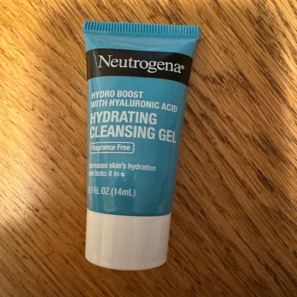 Neutrogena Hydrating Cleansing Gel mini - Picture 1 of 2